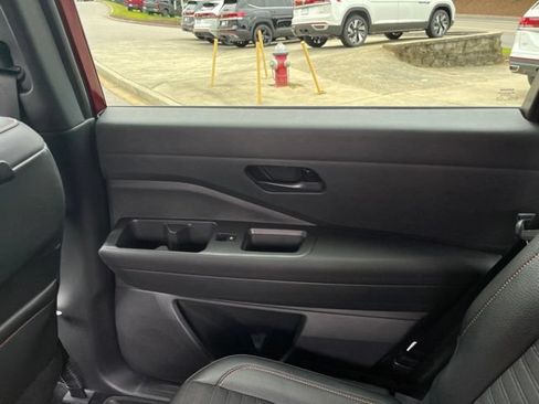 Used 2025 Nissan Pathfinder Rock Creek AWD/4WD image 15