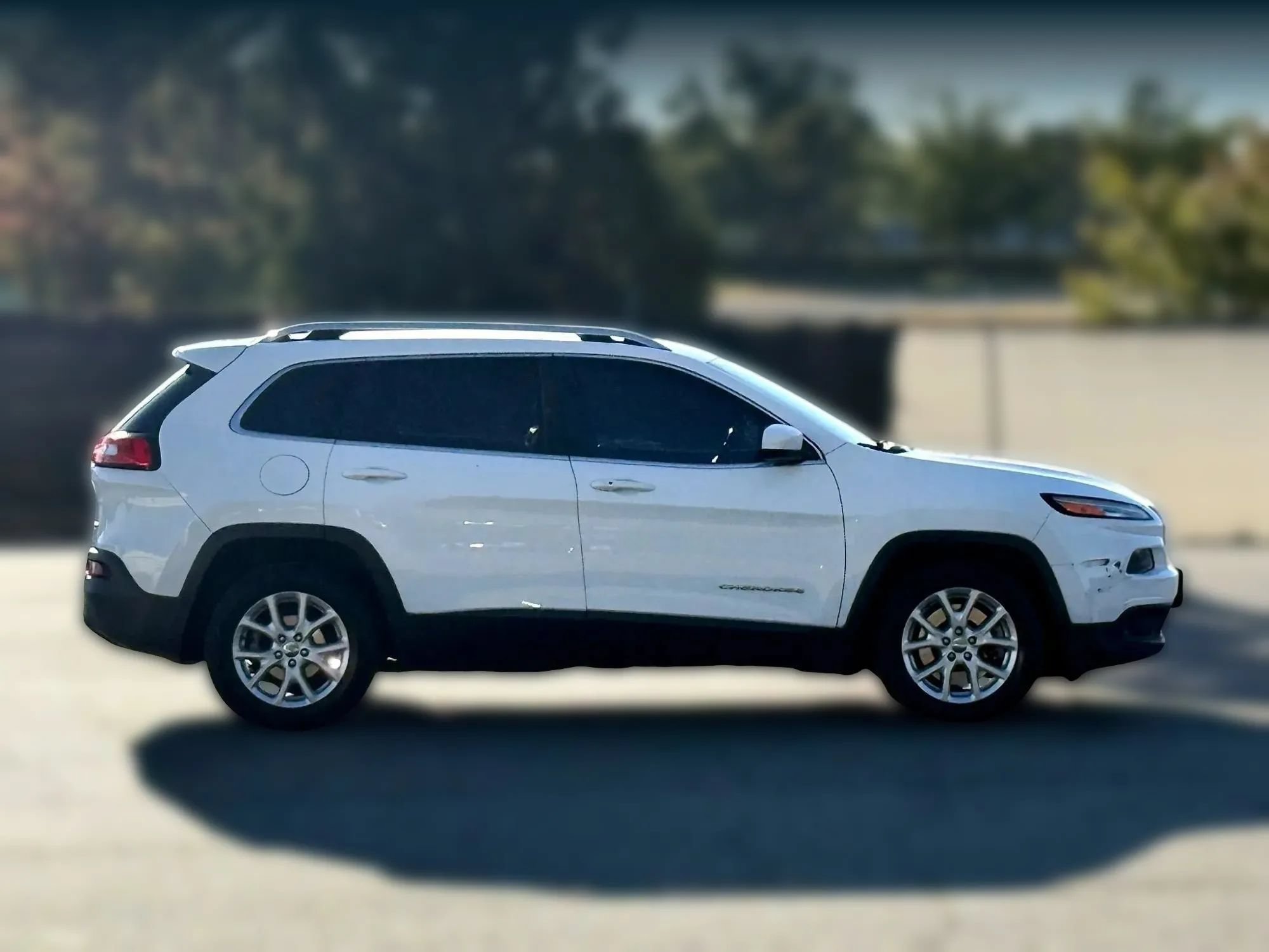 Used 2018 Jeep Cherokee Latitude Plus FWD image 7