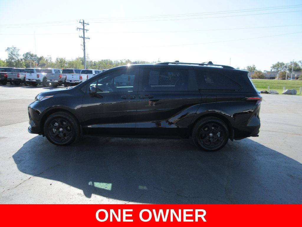 Used 2025 Toyota Sienna XLE Woodland Edition AWD/4WD image 10