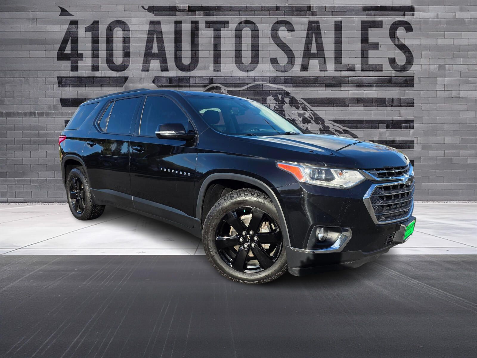 Used 2019 Chevrolet Traverse LT w/ LT Premium Package AWD/4WD image 1