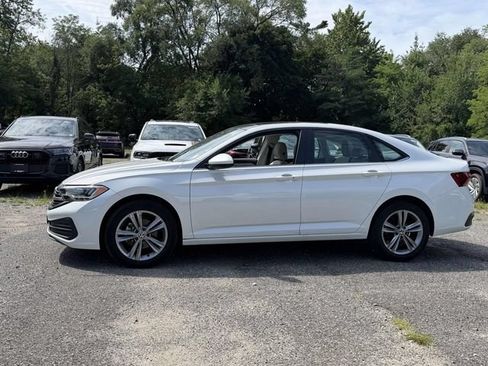 Used 2023 Volkswagen Jetta SE FWD image 3
