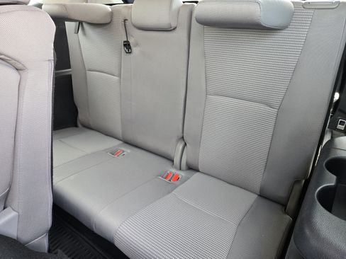 Used 2020 Toyota Highlander LE AWD/4WD image 30
