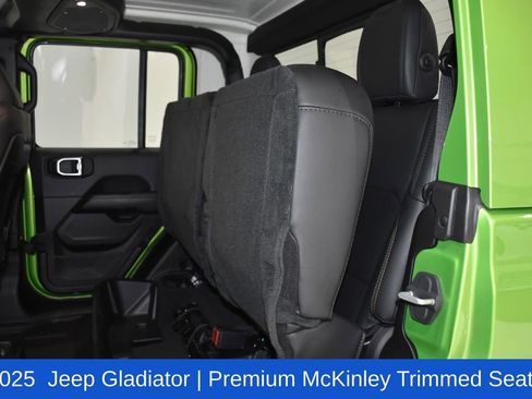 Used 2025 Jeep Gladiator Sport image 28