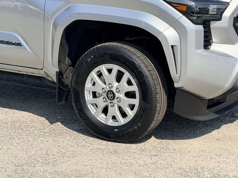Certified 2024 Toyota Tacoma SR5 AWD/4WD image 25