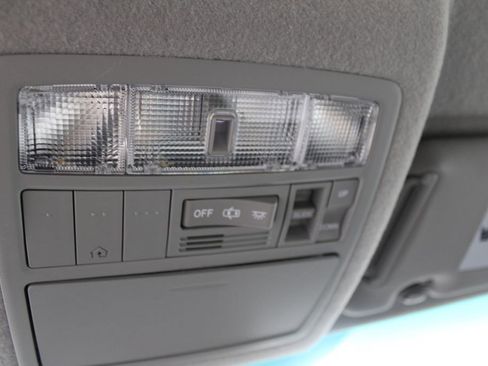 Used 2012 Toyota Highlander SE image 35