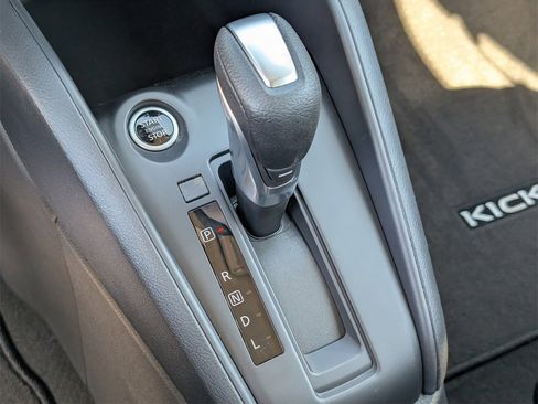 New 2025 Nissan Kicks Play S image 18