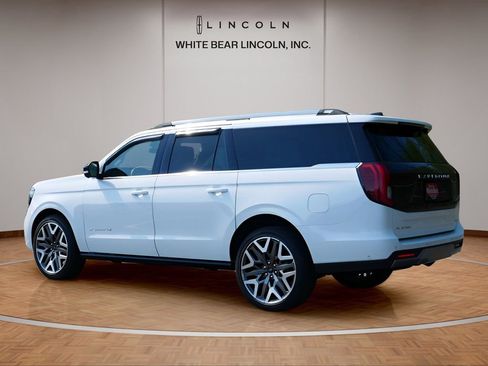 Used 2025 Ford Expedition Max Platinum w/ Platinum Ultimate Package AWD/4WD image 7