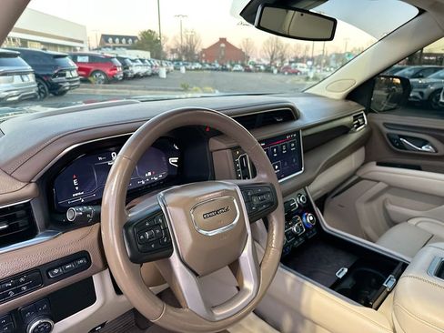 Used 2023 GMC Yukon Denali image 10