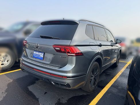 Used 2022 Volkswagen Tiguan SE R-Line AWD/4WD image 3
