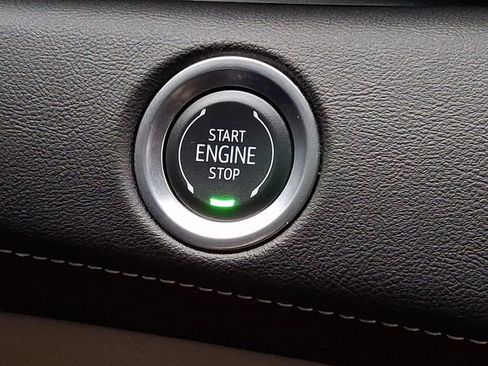 Used 2024 Cadillac Escalade Premium Luxury w/ Performance Package image 31