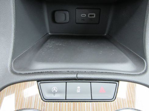 Used 2023 GMC Acadia SLE w/ Driver Convenience Package image 29