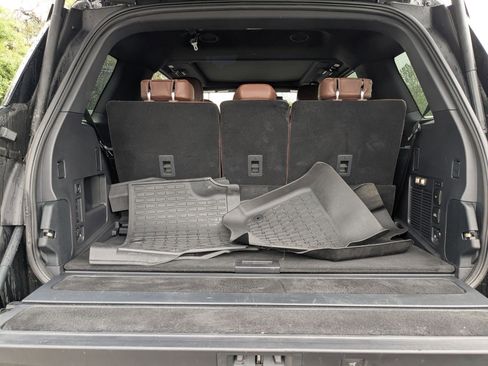 Used 2025 Lincoln Navigator Reserve image 18