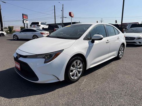 Used 2020 Toyota Corolla LE FWD image 3