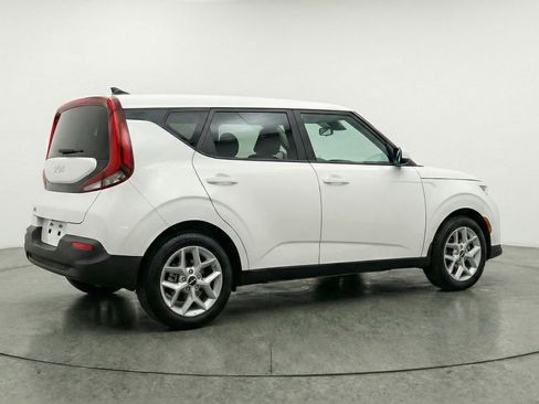 Used 2025 Kia Soul LX w/ LX Technology Package FWD image 9