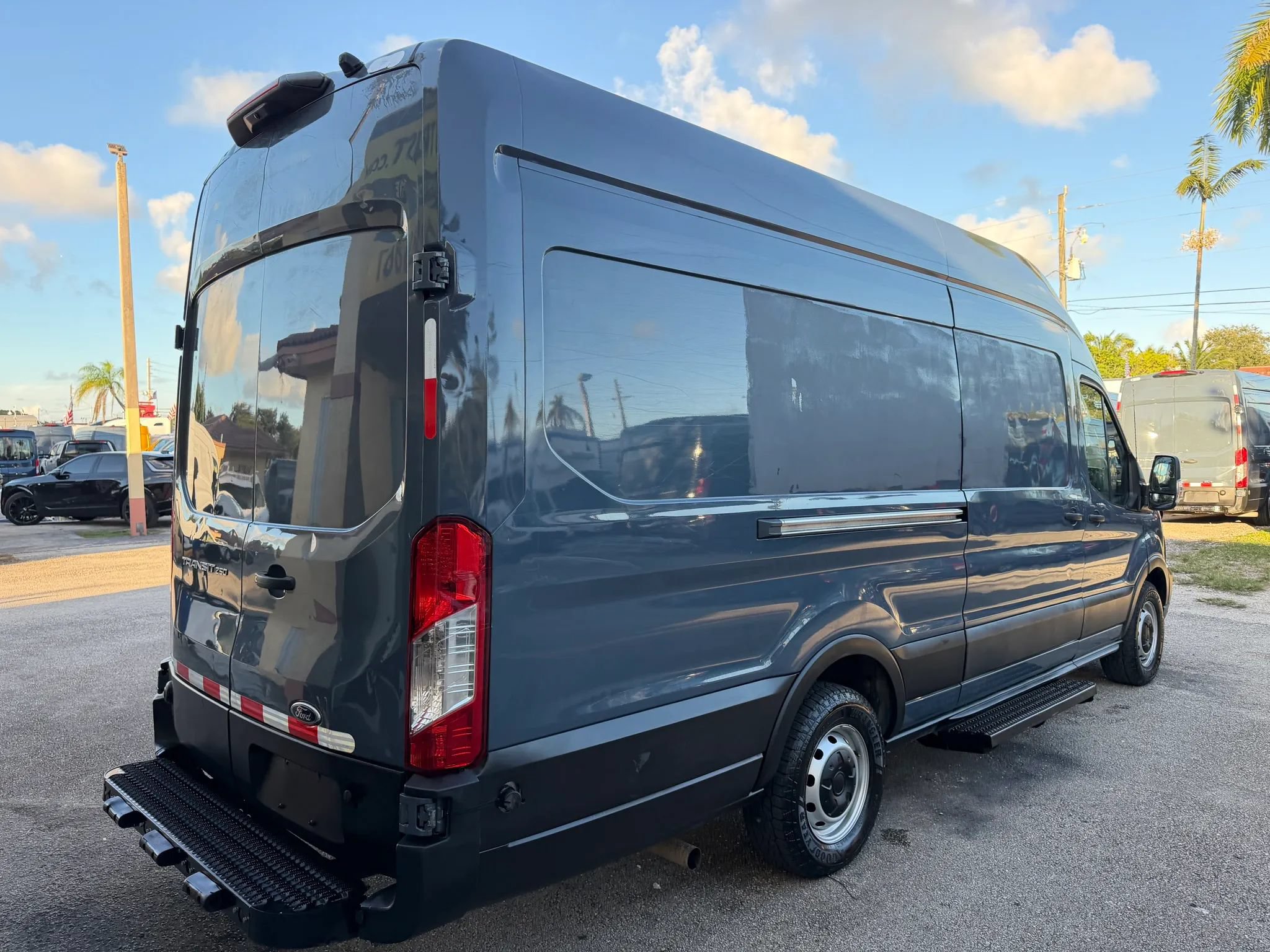 Used 2020 Ford Transit 250 148 High Roof Extended RWD image 4