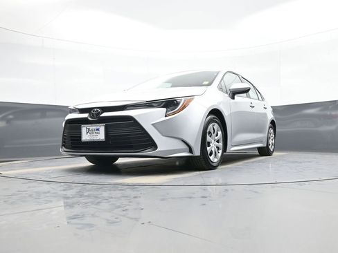 Certified 2025 Toyota Corolla LE image 25