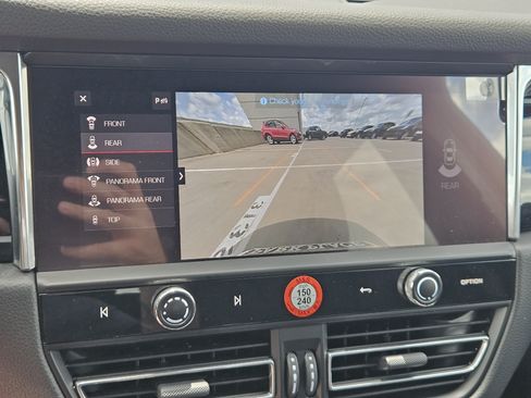 Certified 2026 Porsche Macan AWD/4WD image 18