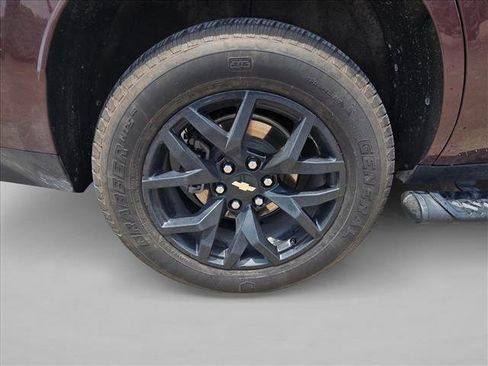 Used 2022 Chevrolet Tahoe Z71 w/ Luxury Package AWD/4WD image 10