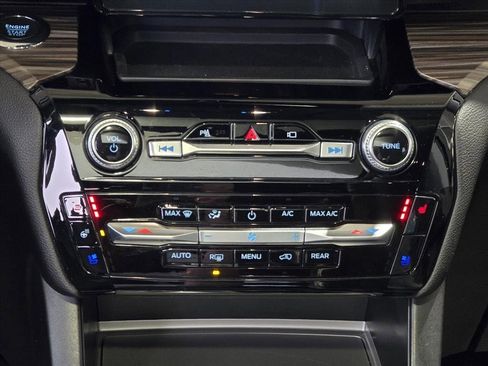 Used 2022 Ford Explorer Limited w/ Equipment Group 301A image 19