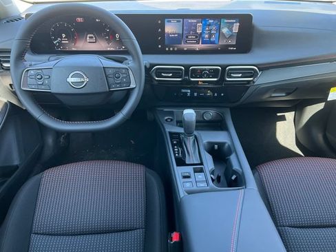 New 2026 Nissan Sentra SR w/ Floor Mat Package FWD image 3