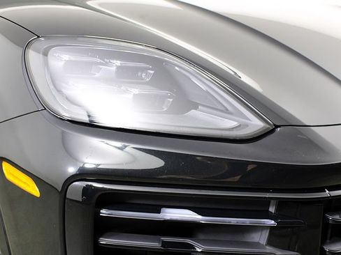 Certified 2026 Porsche Cayenne S AWD/4WD image 11