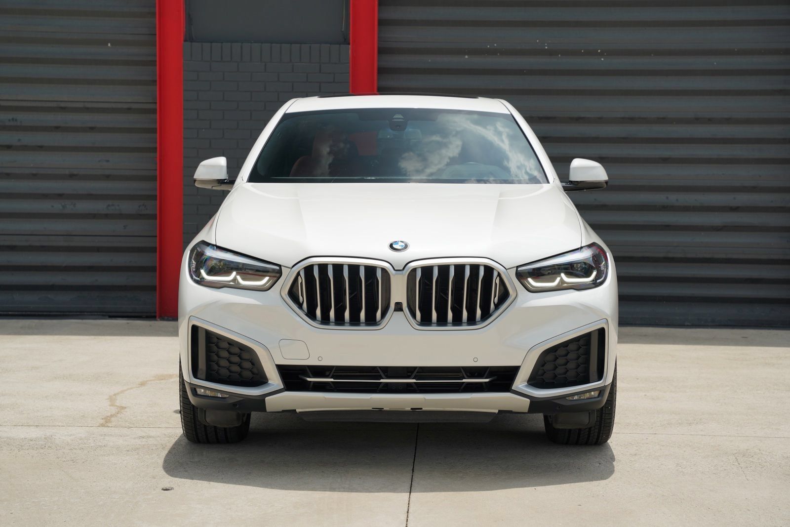 Used 2021 BMW X6 xDrive40i w/ Premium Package AWD/4WD image 2