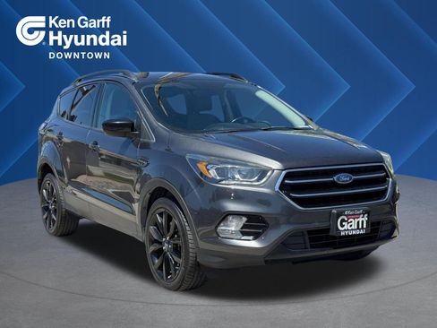 Used 2017 Ford Escape SE w/ Equipment Group 201A AWD/4WD image 1