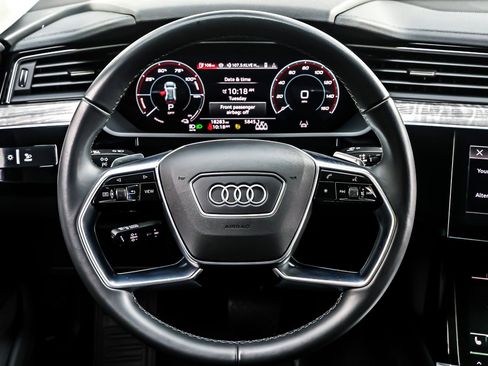 Used 2024 Audi Q8 e-tron Premium Plus w/ Premium Plus Package image 19