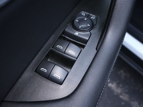 Used 2025 Chevrolet Blazer LT FWD image 8