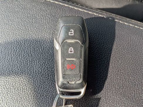 Used 2016 Ford Explorer XLT FWD image 26
