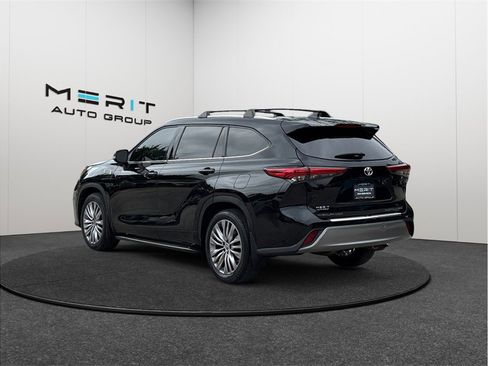Used 2023 Toyota Highlander Platinum AWD/4WD image 7