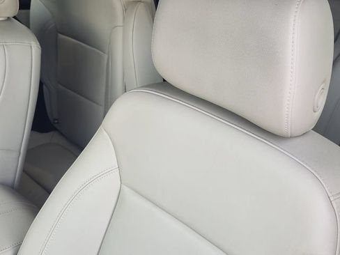 Used 2023 Chevrolet Traverse LT FWD image 20