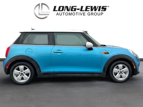 Used 2017 MINI Cooper 2-Door Hardtop image 8