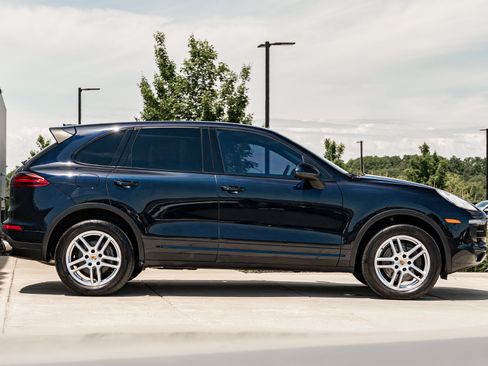 Used 2016 Porsche Cayenne AWD/4WD image 3