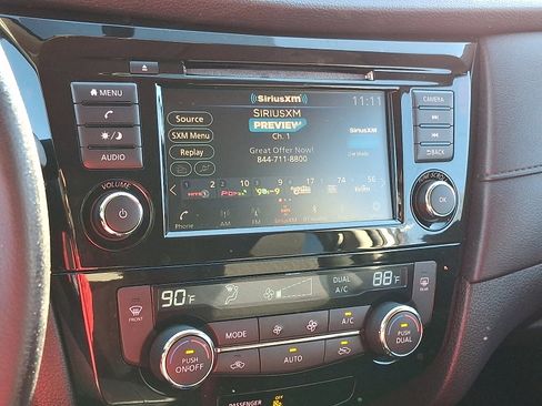 Used 2018 Nissan Rogue SV image 18