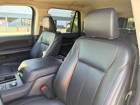 Used 2024 Ford Expedition Max XLT image 28