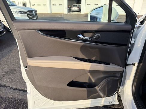 Certified 2023 Lincoln Nautilus AWD w/ Premium Package image 10