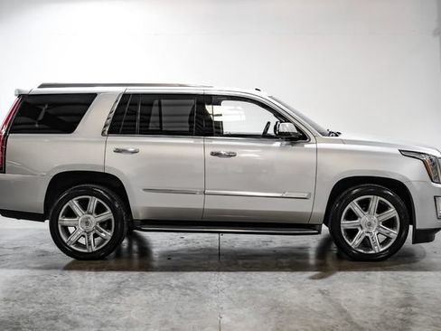 Used 2015 Cadillac Escalade Luxury AWD/4WD image 9