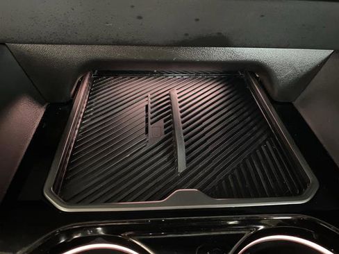 Used 2024 BMW 540i xDrive w/ Executive Package image 22