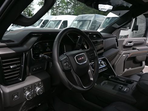 Used 2026 GMC Sierra 2500 AT4 w/ AT4 Premium Plus Package AWD/4WD image 6