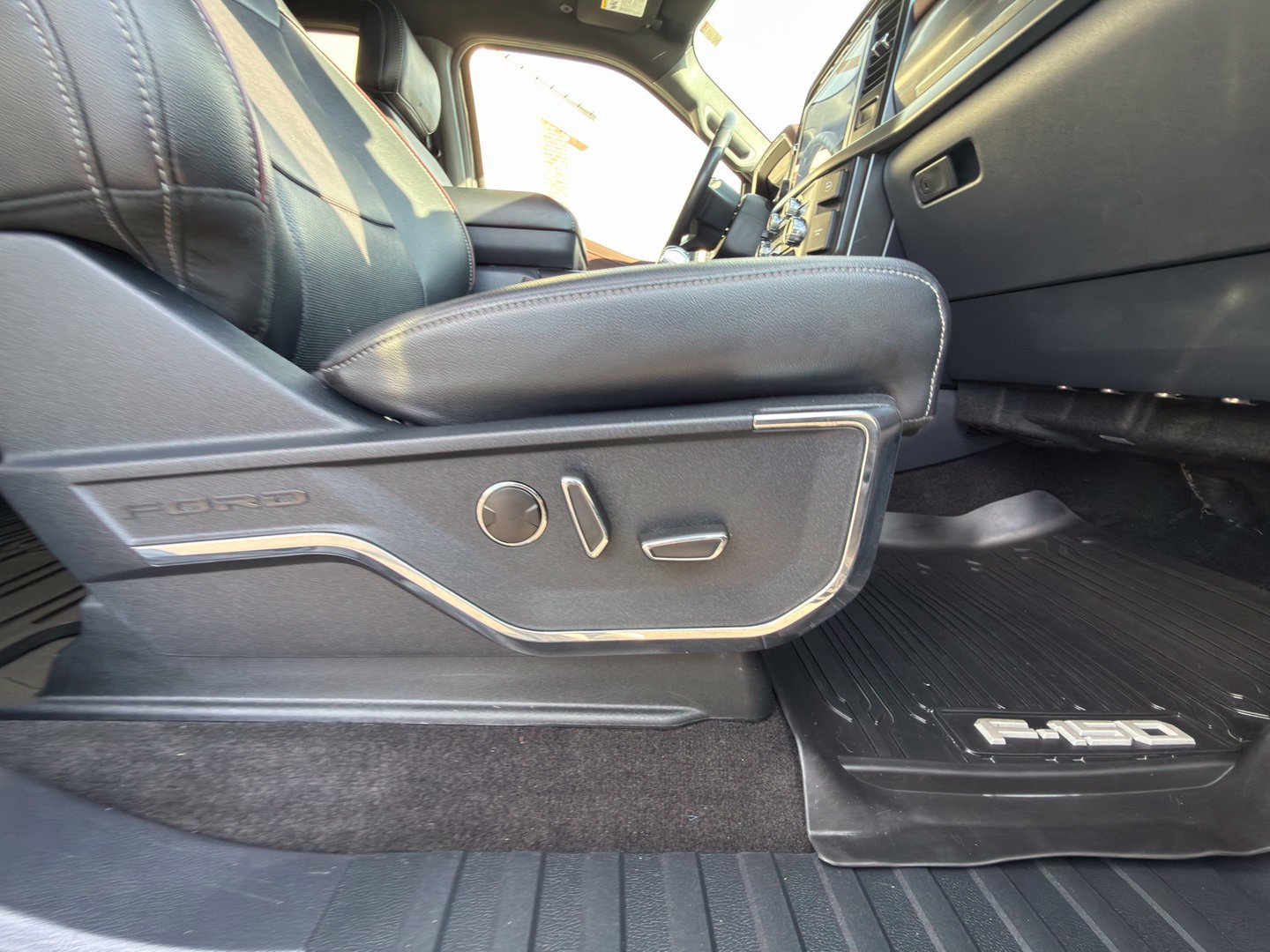 Used 2022 Ford F150 Lariat w/ Equipment Group 502A High AWD/4WD image 40