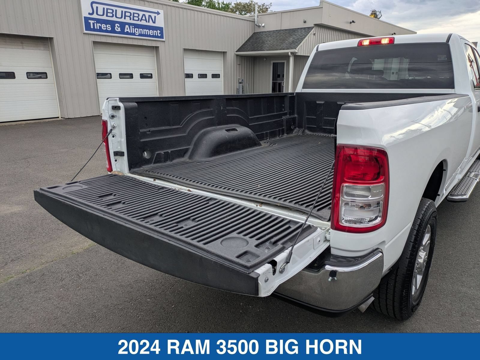 Used 2024 RAM 3500 Big Horn AWD/4WD image 32