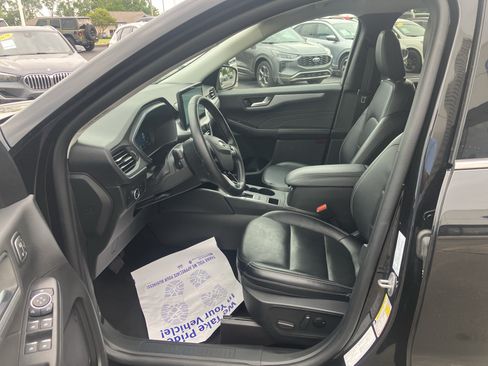 Certified 2025 Ford Escape Platinum AWD/4WD image 21