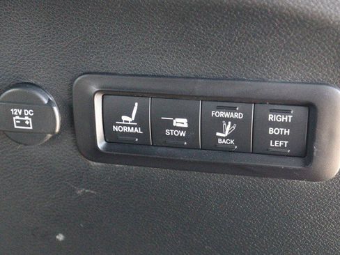 Used 2020 Chrysler Pacifica Limited FWD image 34