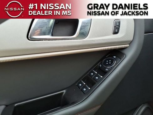 Used 2025 Ford Explorer Active w/ Active Comfort Package RWD image 12