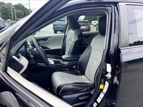 Used 2019 Toyota RAV4 XLE AWD/4WD image 8