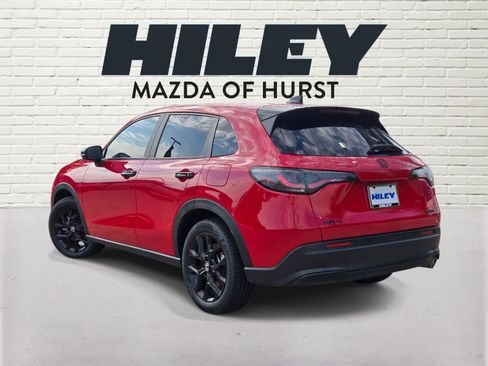 Used 2025 Honda HR-V Sport image 4