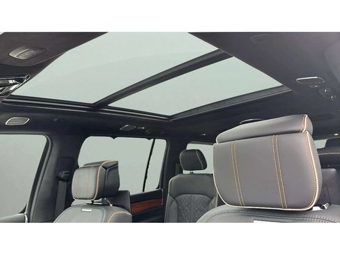 Used 2025 Jeep Grand Wagoneer L Series III w/ Rear Seat Video Group 1 AWD/4WD image 11
