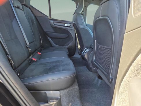 Used 2025 Volvo XC40 B5 Plus AWD/4WD image 38