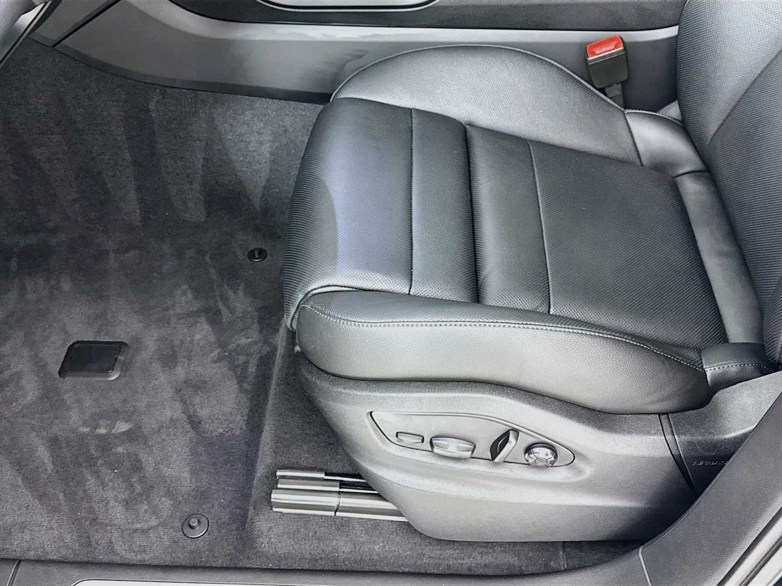 Certified 2026 Porsche Cayenne AWD/4WD image 13